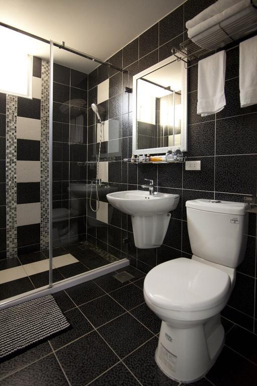 Chao Daily Rent Hotel Tainan Bagian luar foto